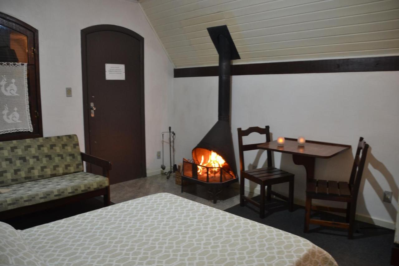 Hotel Pousada Dos Pinheiros Канела Екстер'єр фото