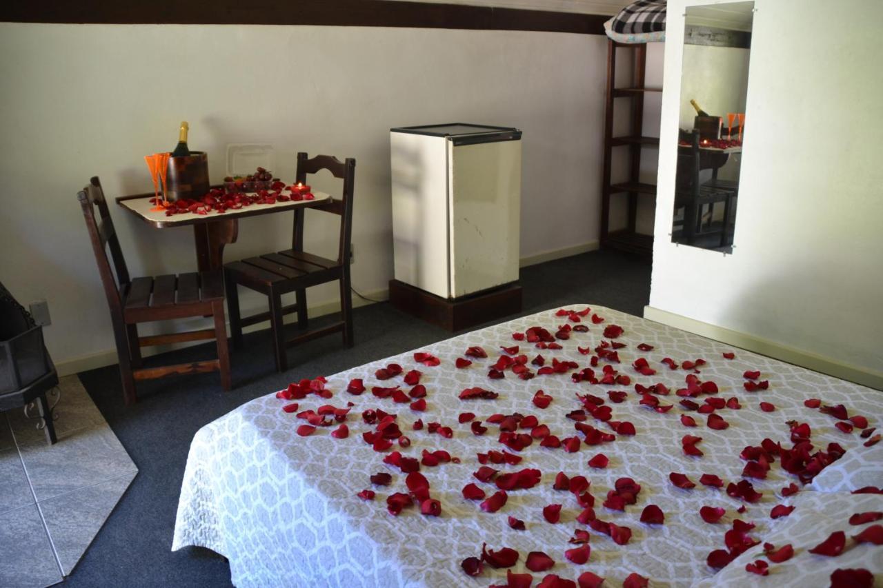 Hotel Pousada Dos Pinheiros Канела Екстер'єр фото